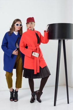 Kızlar kat poz Studio