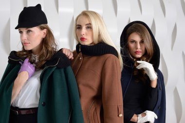 Kızlar kat poz Studio