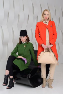 Kızlar kat poz Studio