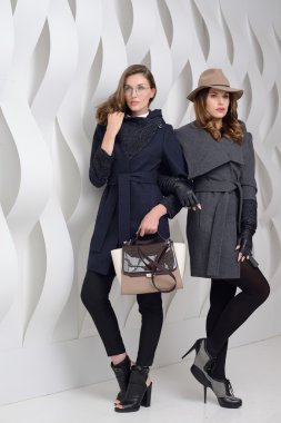 Kızlar kat poz Studio