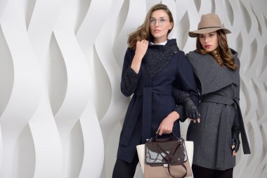 Kızlar kat poz Studio