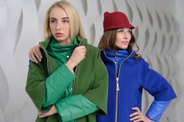 Kızlar kat poz Studio