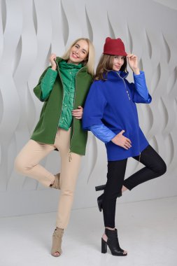 Kızlar kat poz Studio