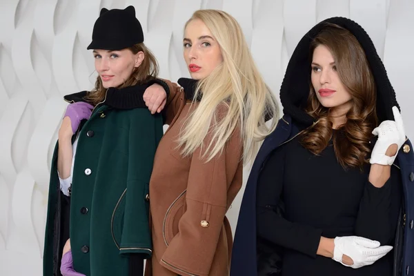 Kızlar kat poz Studio