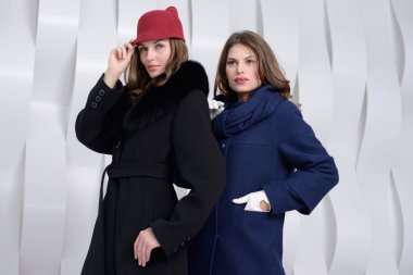 Kızlar kat poz Studio