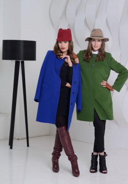 Kızlar kat poz Studio