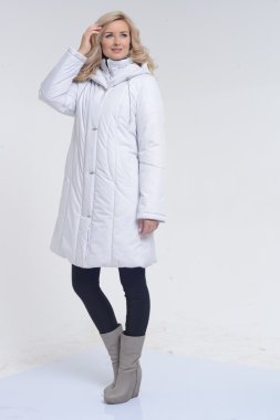 Genç kadın Beyaz önlük poz