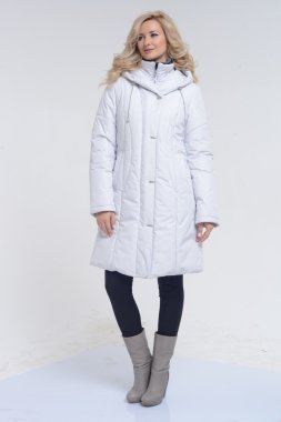 Genç kadın Beyaz önlük poz