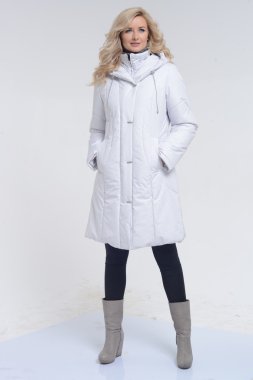 Genç kadın Beyaz önlük poz