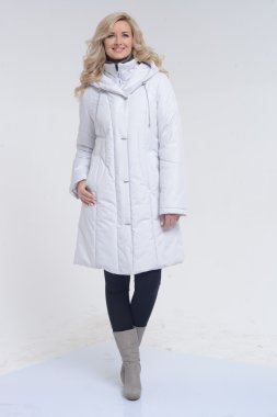 Genç kadın Beyaz önlük poz