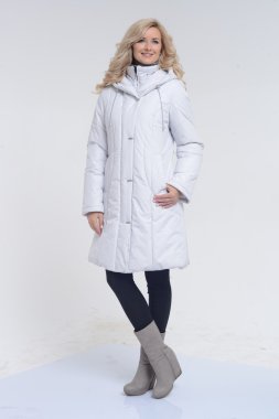 Genç kadın Beyaz önlük poz