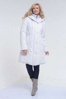 Genç kadın Beyaz önlük poz