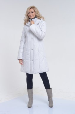 Genç kadın Beyaz önlük poz