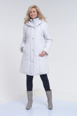 Genç kadın Beyaz önlük poz