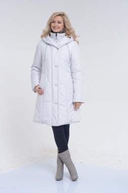 Genç kadın Beyaz önlük poz