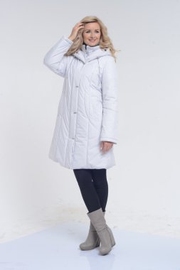 Genç kadın Beyaz önlük poz