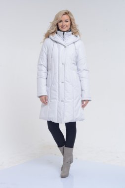 Genç kadın Beyaz önlük poz