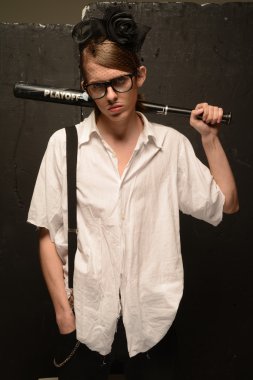 Genç adam dramatik görüntü