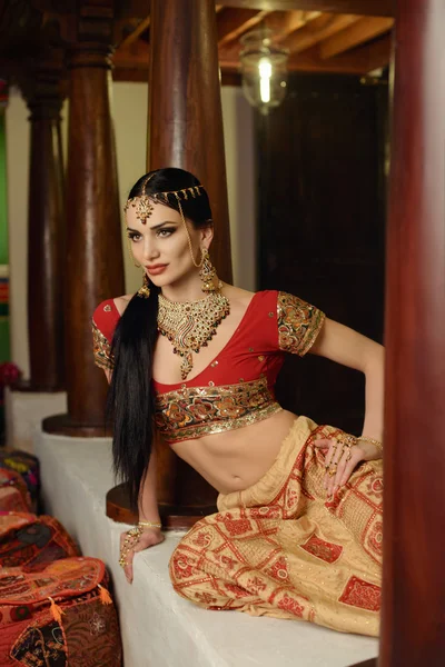 Girl in Indian national costume — Stock Photo, Image