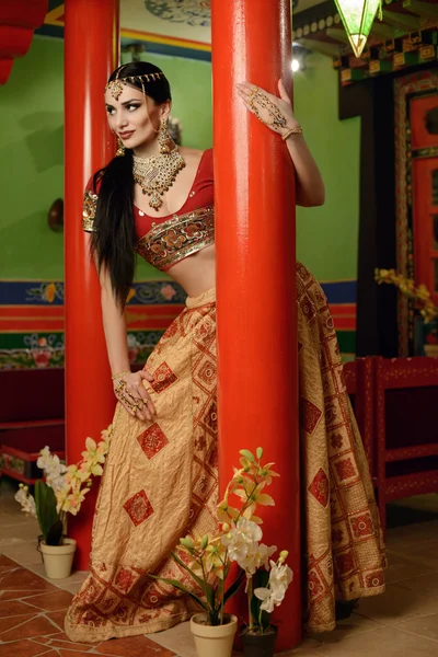 Girl in Indian national costume — Stock Photo, Image