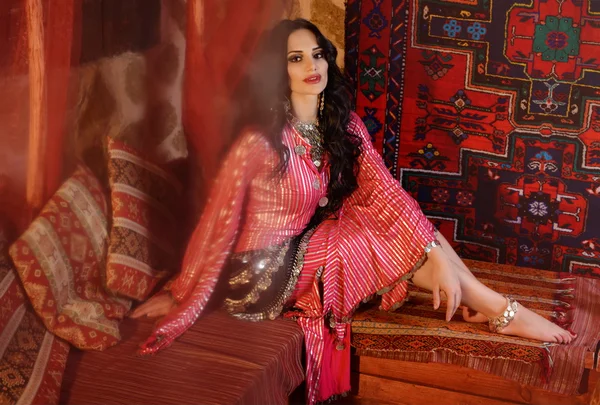 Kız dans kostüm Arapça — Stok fotoğraf