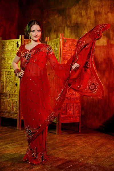 Hint sari genç kız — Stok fotoğraf