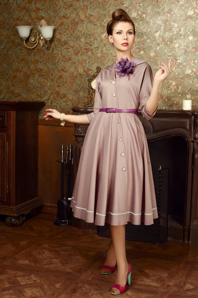 Pin Up beautiful young woman in vintage interior by the fireplace — Stock Photo, Image