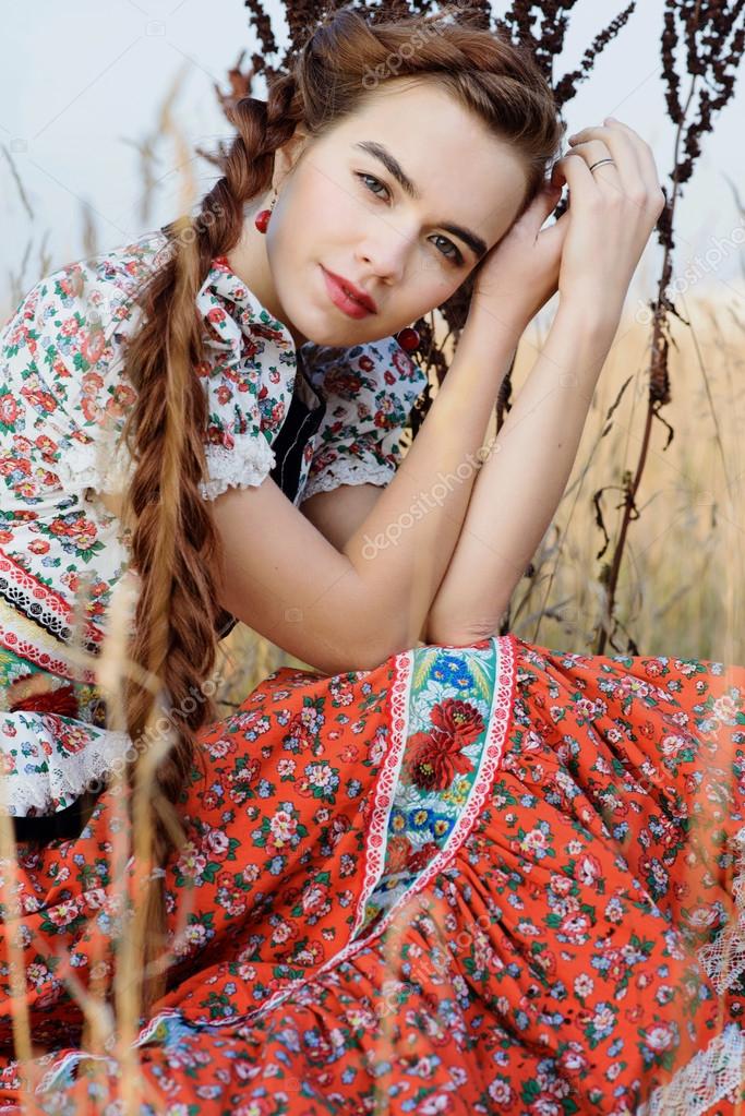 https://st2.depositphotos.com/3727075/5685/i/950/depositphotos_56859901-stock-photo-young-peasant-woman-dressed-in.jpg