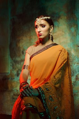 Hint kostüm genç güzel kadın