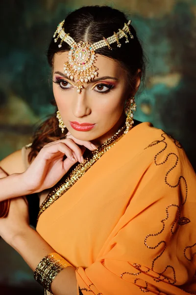 Young beautiful woman in indian costume — Stock Photo, Image