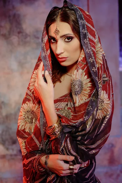 Young beautiful woman in indian costume — Stock Photo, Image