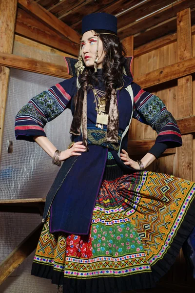 Young Girl in National Vietnam Costume — Stock Photo, Image