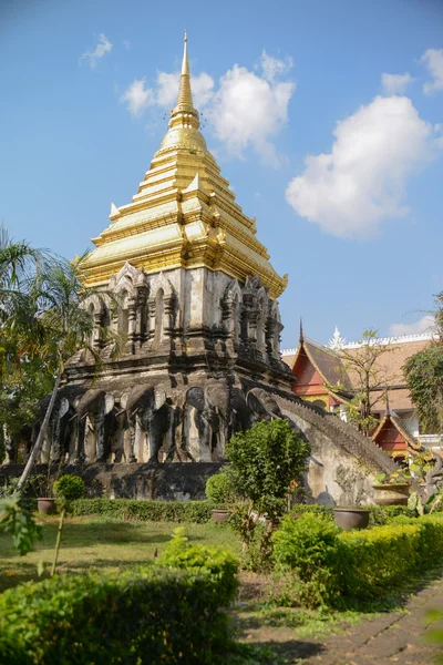 Antiguo templo budista en Tailandia —  Fotos de Stock