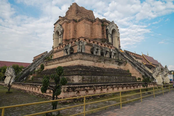 Old Buddhist temple in Thailand — Stock Photo, Image