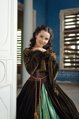Scarlett O'Hara görüntüsünü adlı genç kız