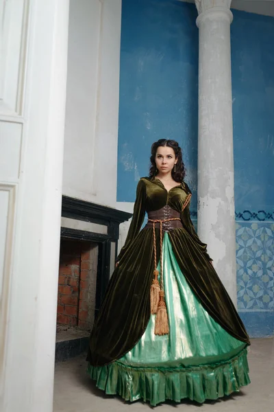 Scarlett O'Hara görüntüsünü adlı genç kız