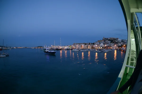 Prachtige zonsondergang in de baai van de Balearen — Stockfoto