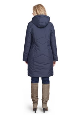 Genç kadın uzun ceket