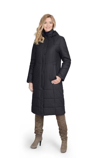 Молодая женщина в длинном пальто
