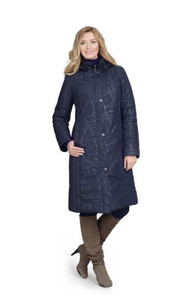 Молодая женщина в длинном пальто
