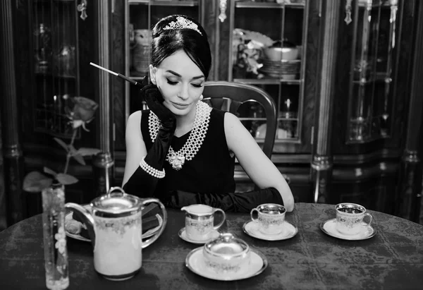 Bella ragazza all'immagine di Audrey Hepburn — Foto Stock