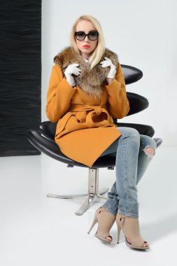 Kızlar stidio poz kat olarak