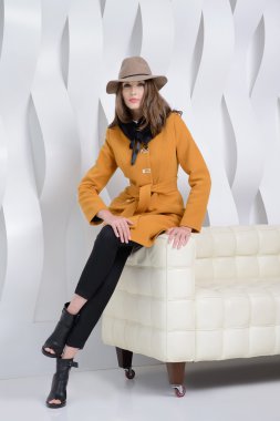 Kızlar stidio poz kat olarak