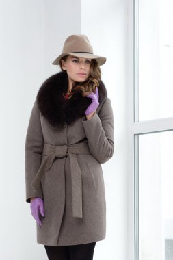 Kat poz studion kız