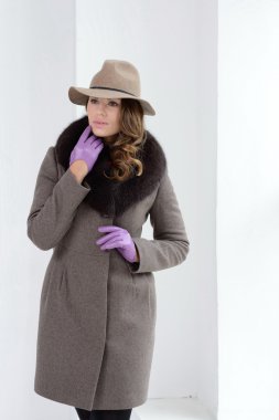 Kat poz studion kız