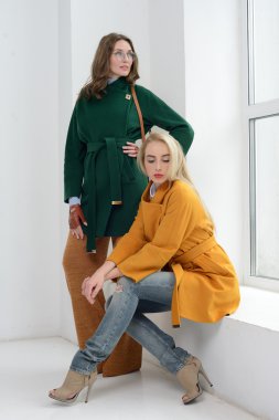 Kızlar kat poz Studio