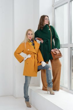 Kızlar kat poz Studio