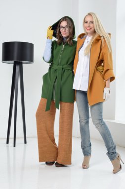 Kızlar kat poz Studio