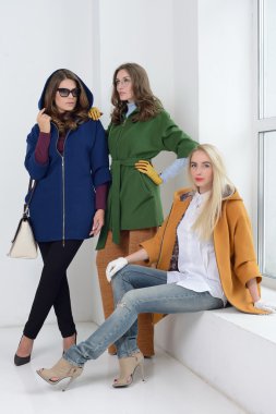 Kızlar kat poz Studio