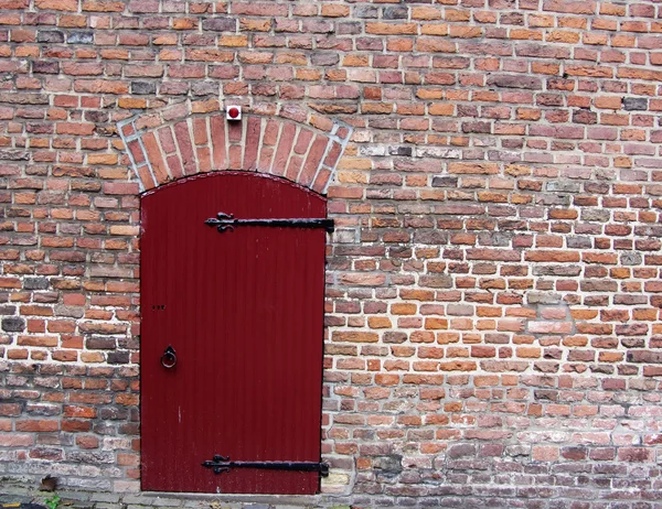 Red Brick Wall with a Door — Stock Photo, Image